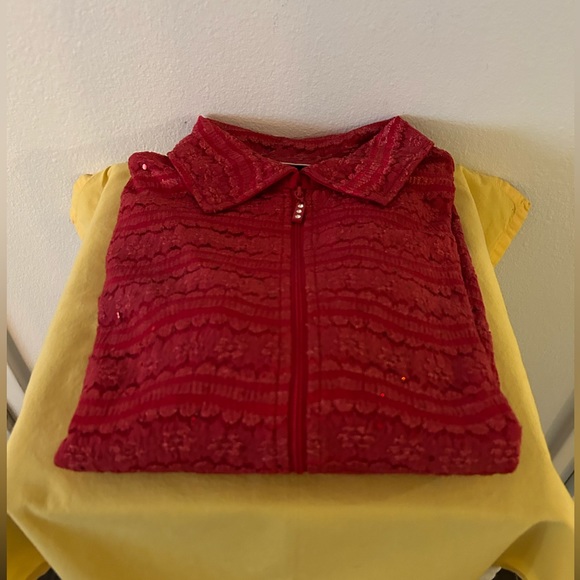 Draper’s & Damon’s petites zip up top (red w/sequins) Sz PM - Picture 9 of 10